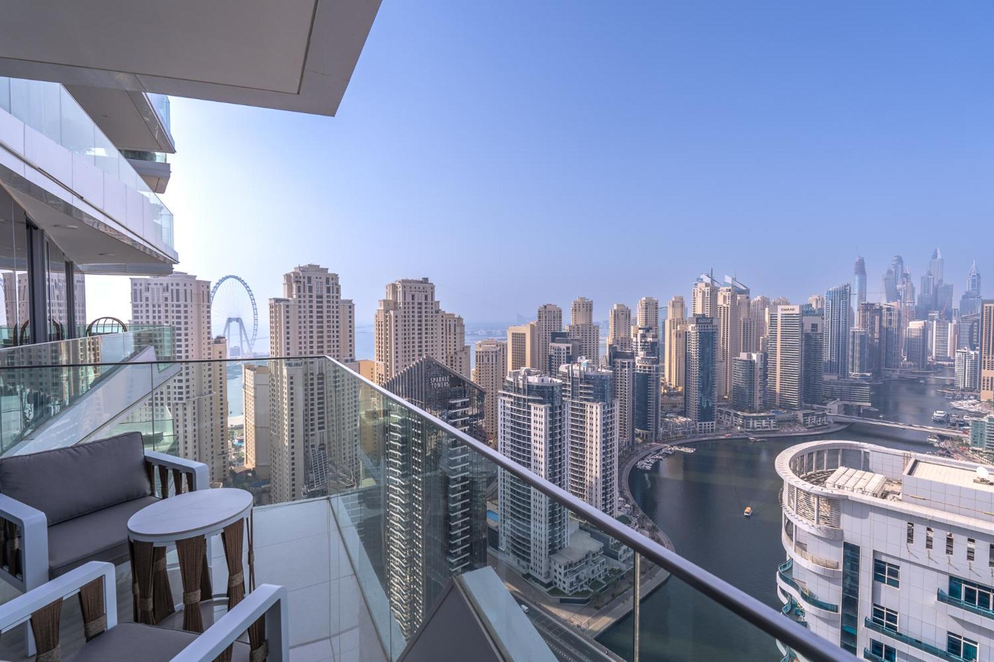 Luxurious 3br With Panoramic Marina View Apartment