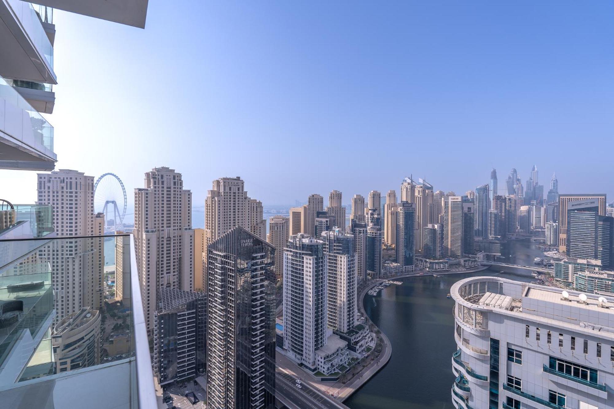 Luxurious 3br With Panoramic Marina View Apartment