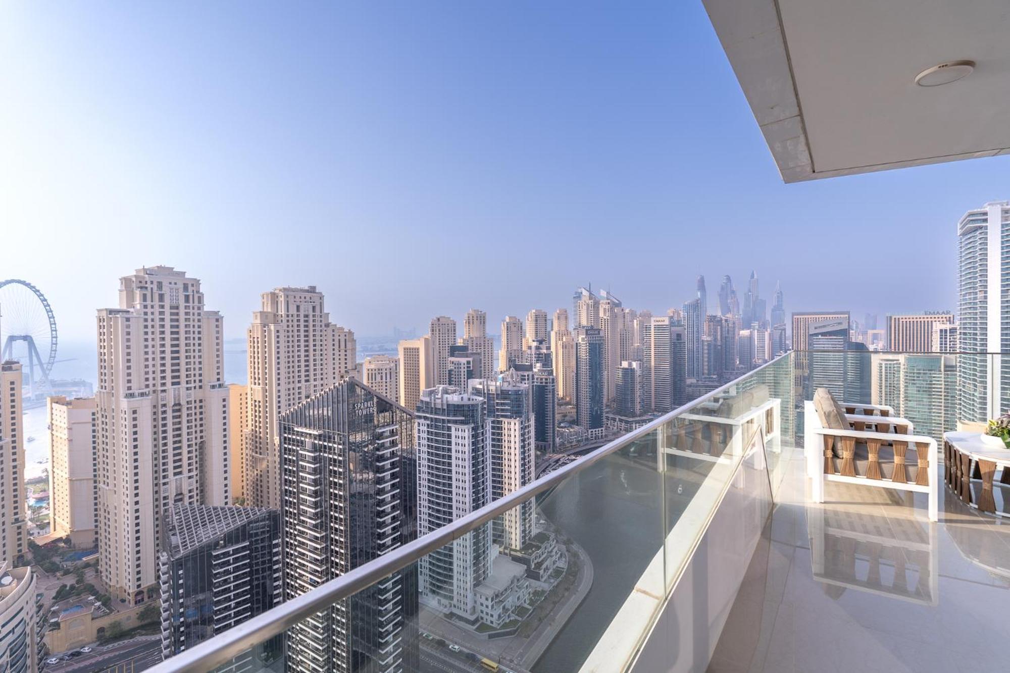 Luxurious 3br With Panoramic Marina View Apartment