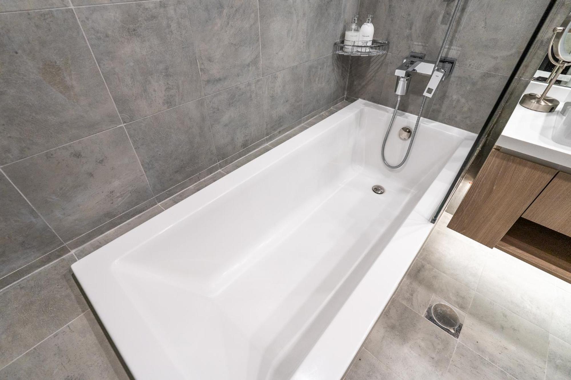 Luxurious 3br With Panoramic Marina View *