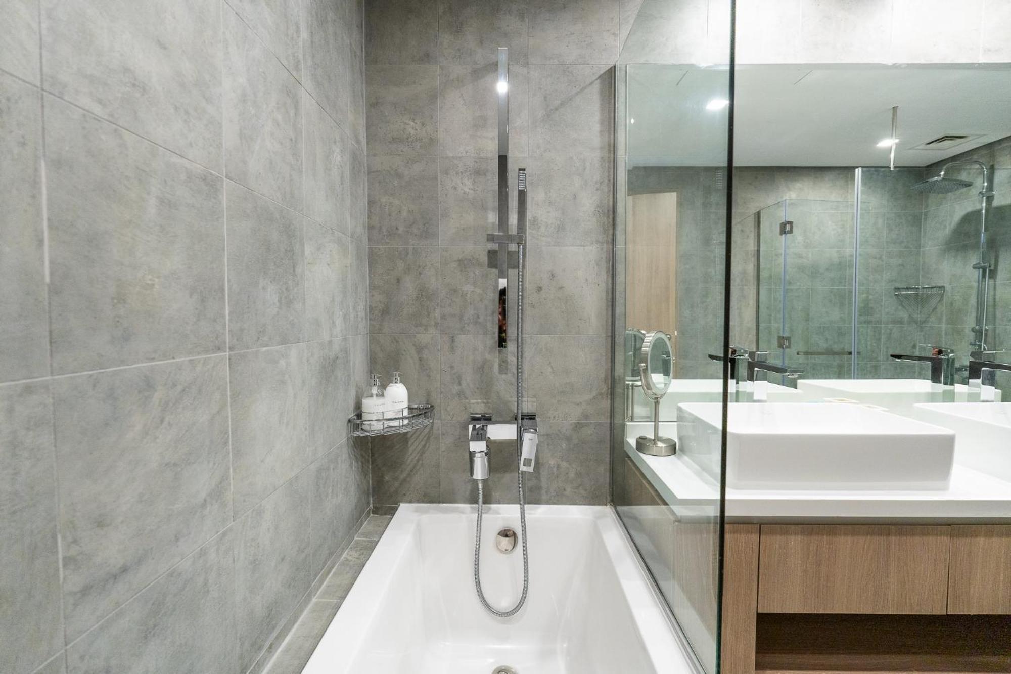 Luxurious 3br With Panoramic Marina View Apartment *