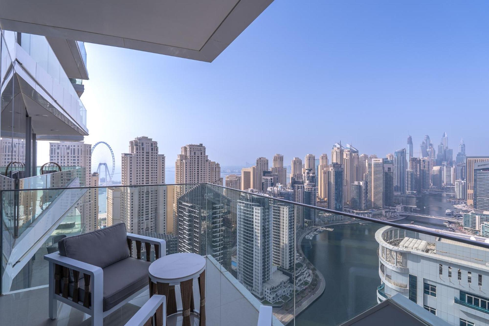 Luxurious 3br With Panoramic Marina View Dubai