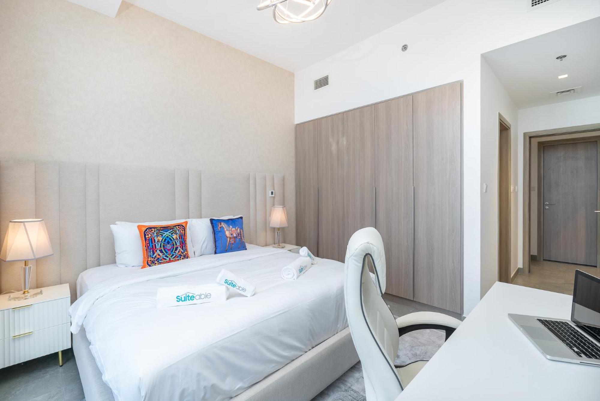 Luxurious 3br With Panoramic Marina View * Dubai