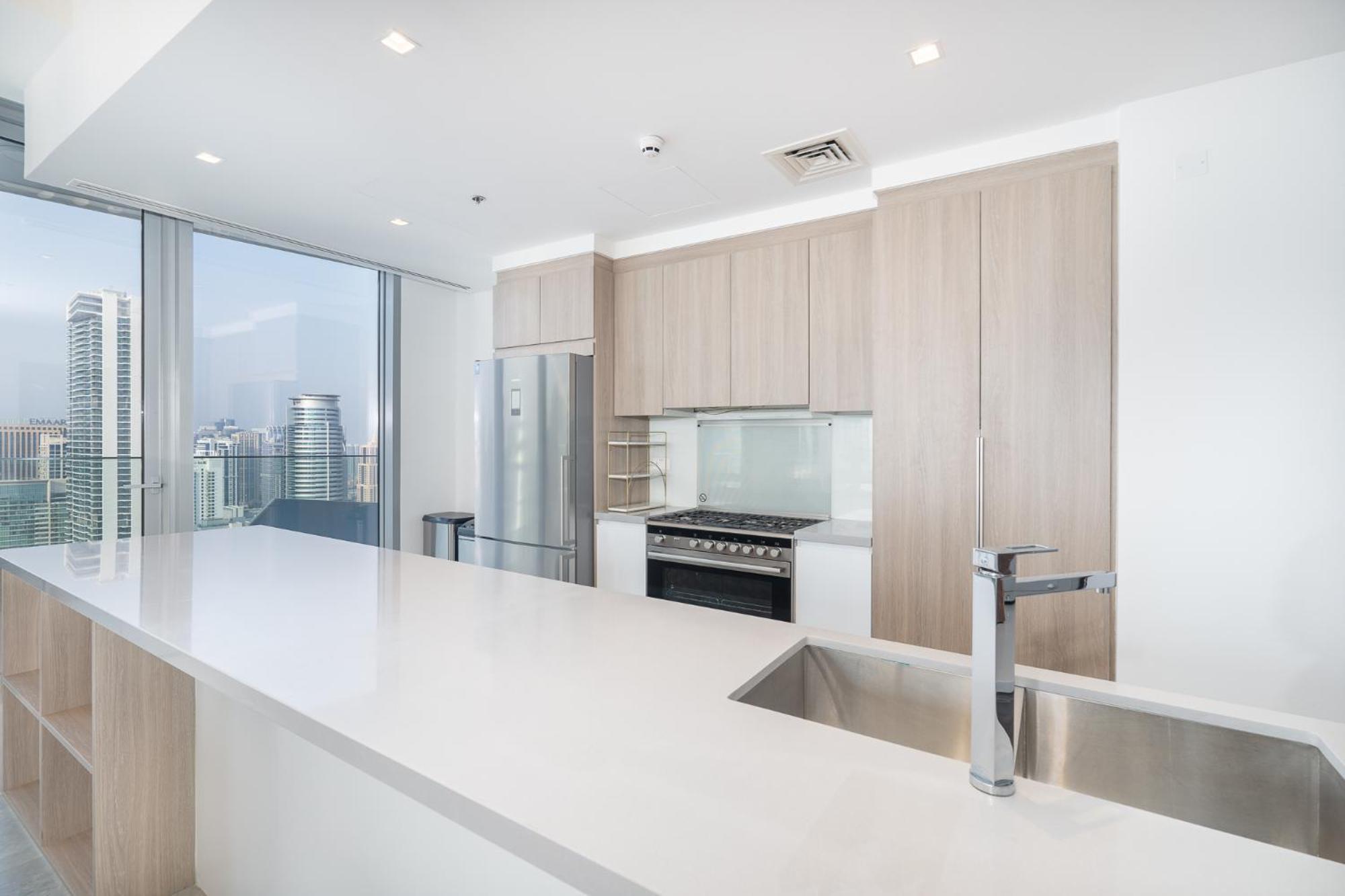 Luxurious 3br With Panoramic Marina View Apartment