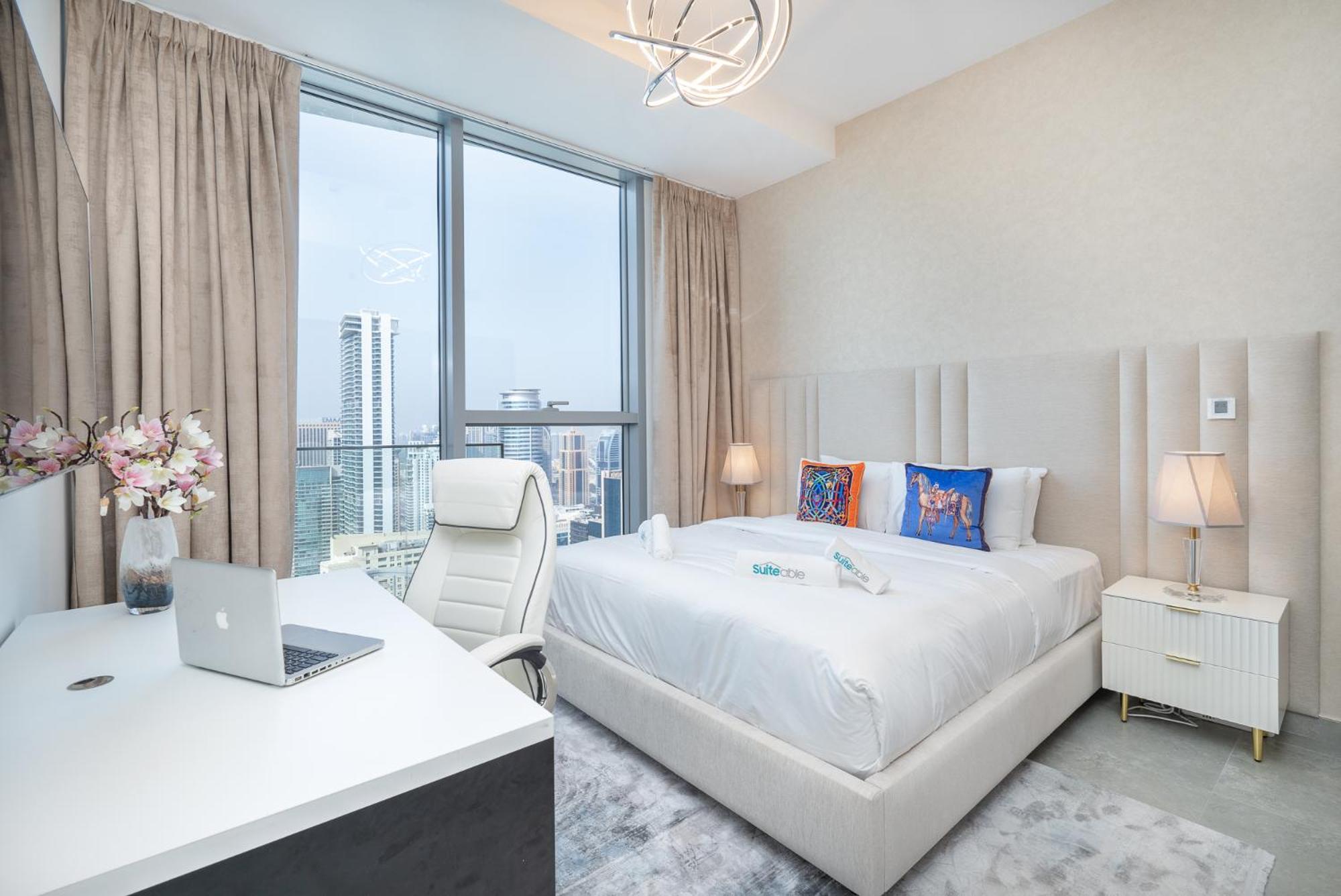 Luxurious 3br With Panoramic Marina View * Dubai