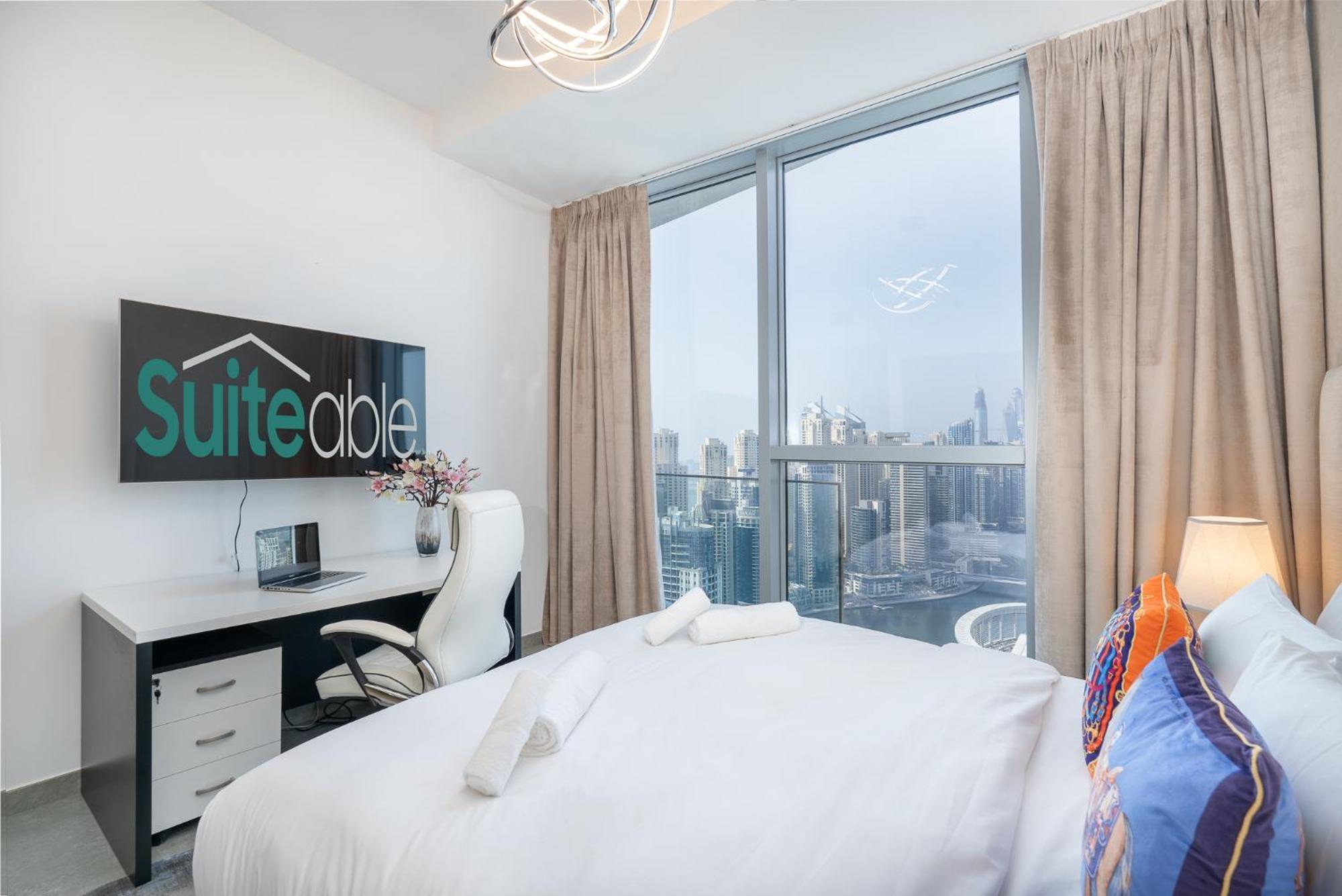 Luxurious 3br With Panoramic Marina View Apartment