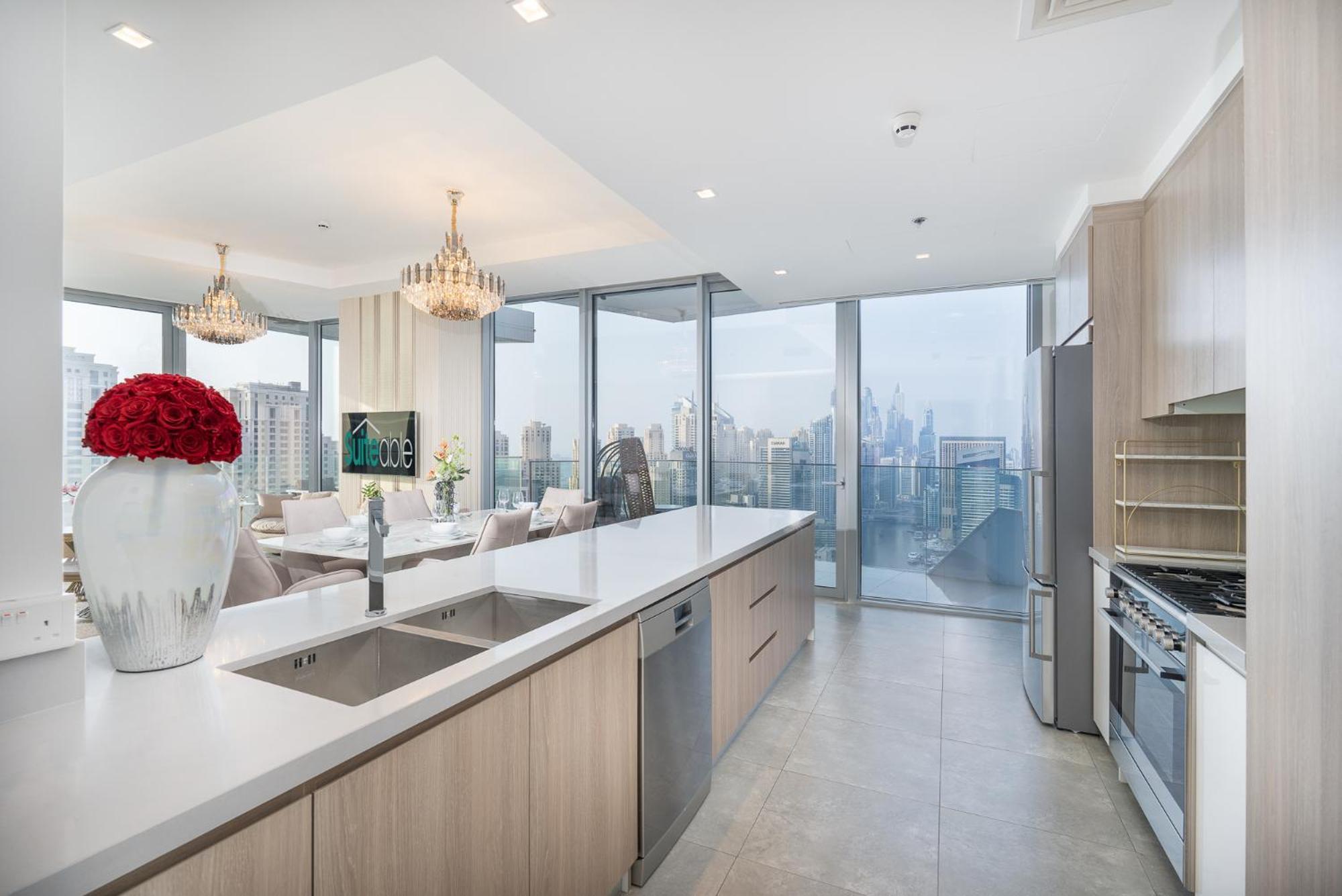 Luxurious 3br With Panoramic Marina View *