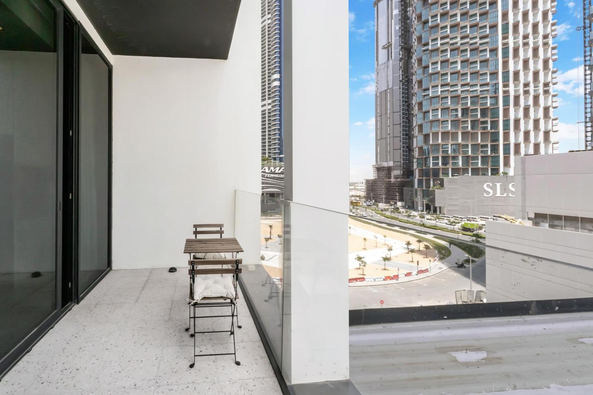 Fam Living - Upside Living - Wfh Friendly-business Bay Apartment *