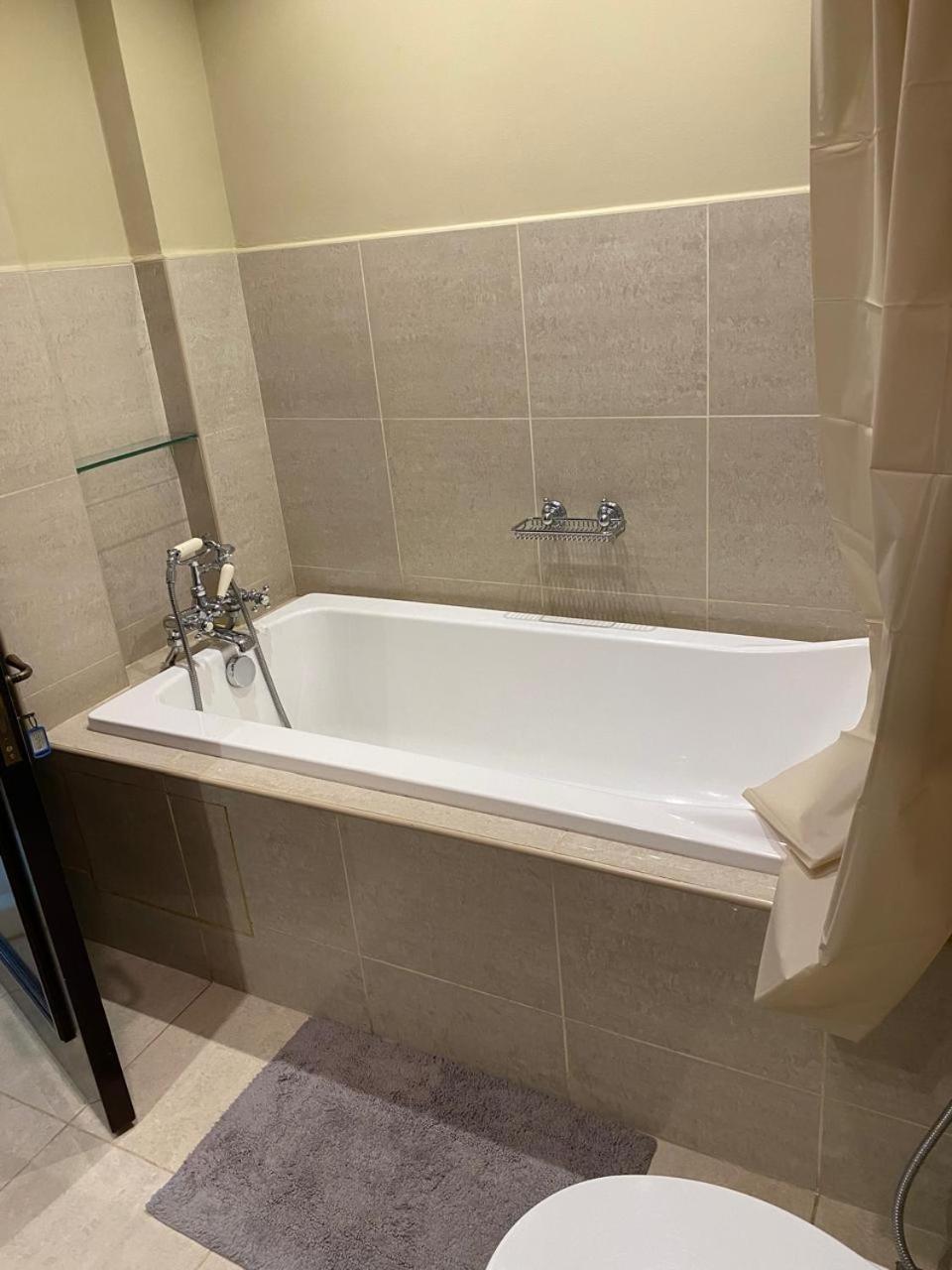 Luxurious Burj View Oasis 2 Bedroom Apartment