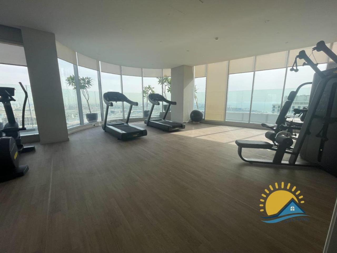 Apartment Marina Walk Gem Modern With Pool & Gym Access, Steps To & Metro Dubai