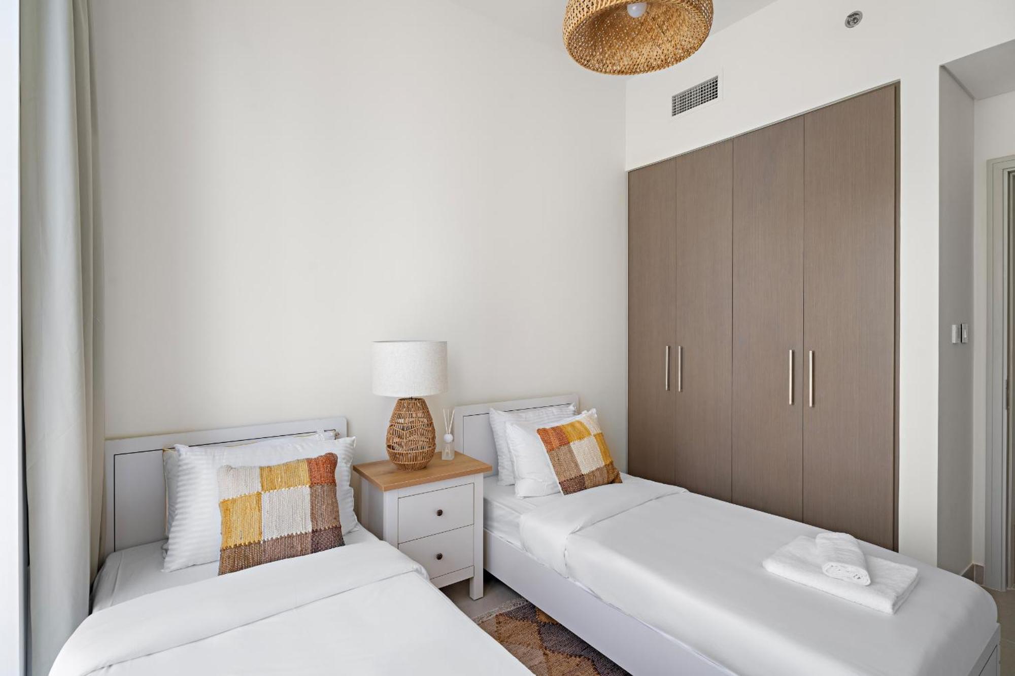 Vayk - Boho Modern 3 Bhk In Downtown *