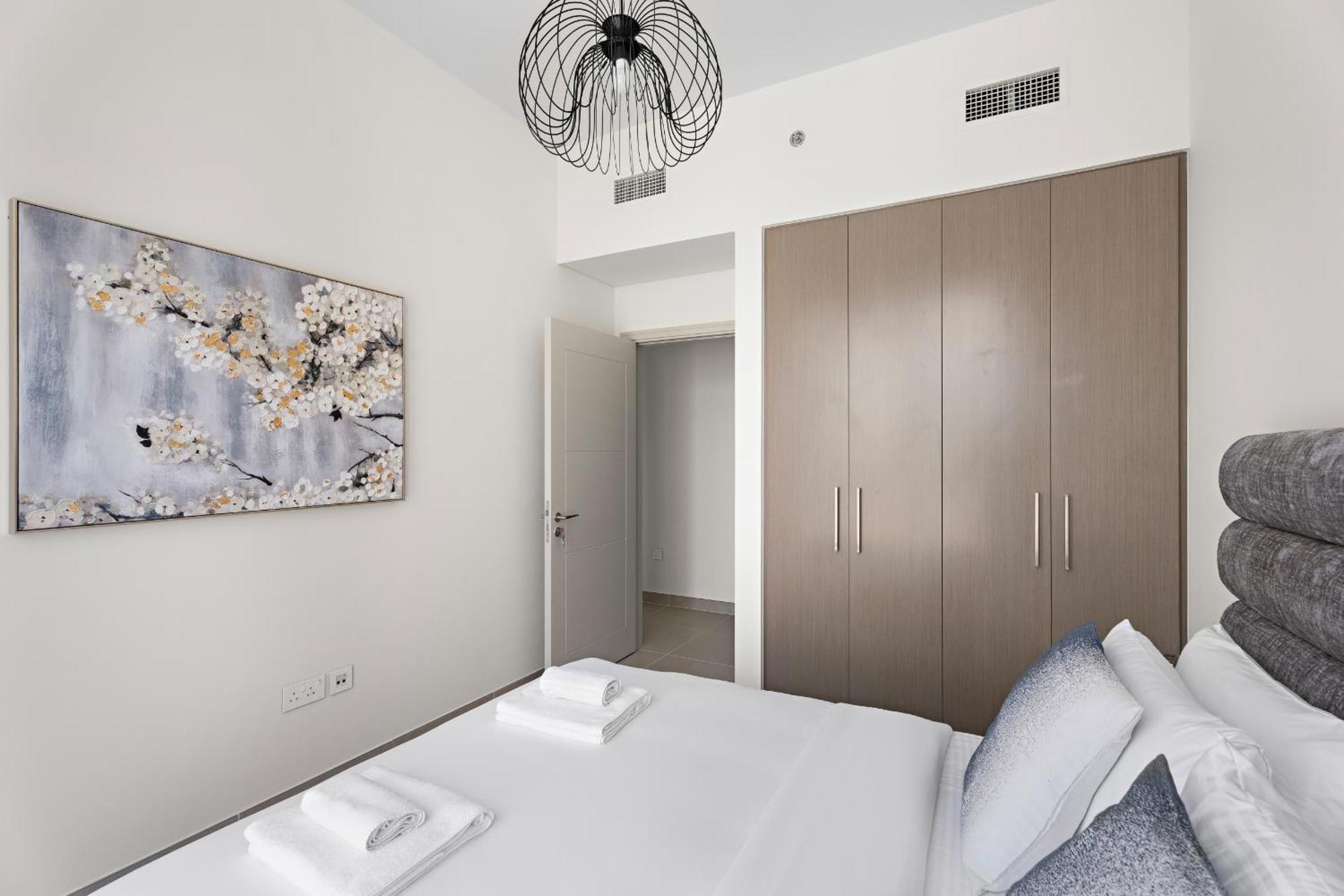 Vayk - Boho Modern 3 Bhk In Downtown Dubai