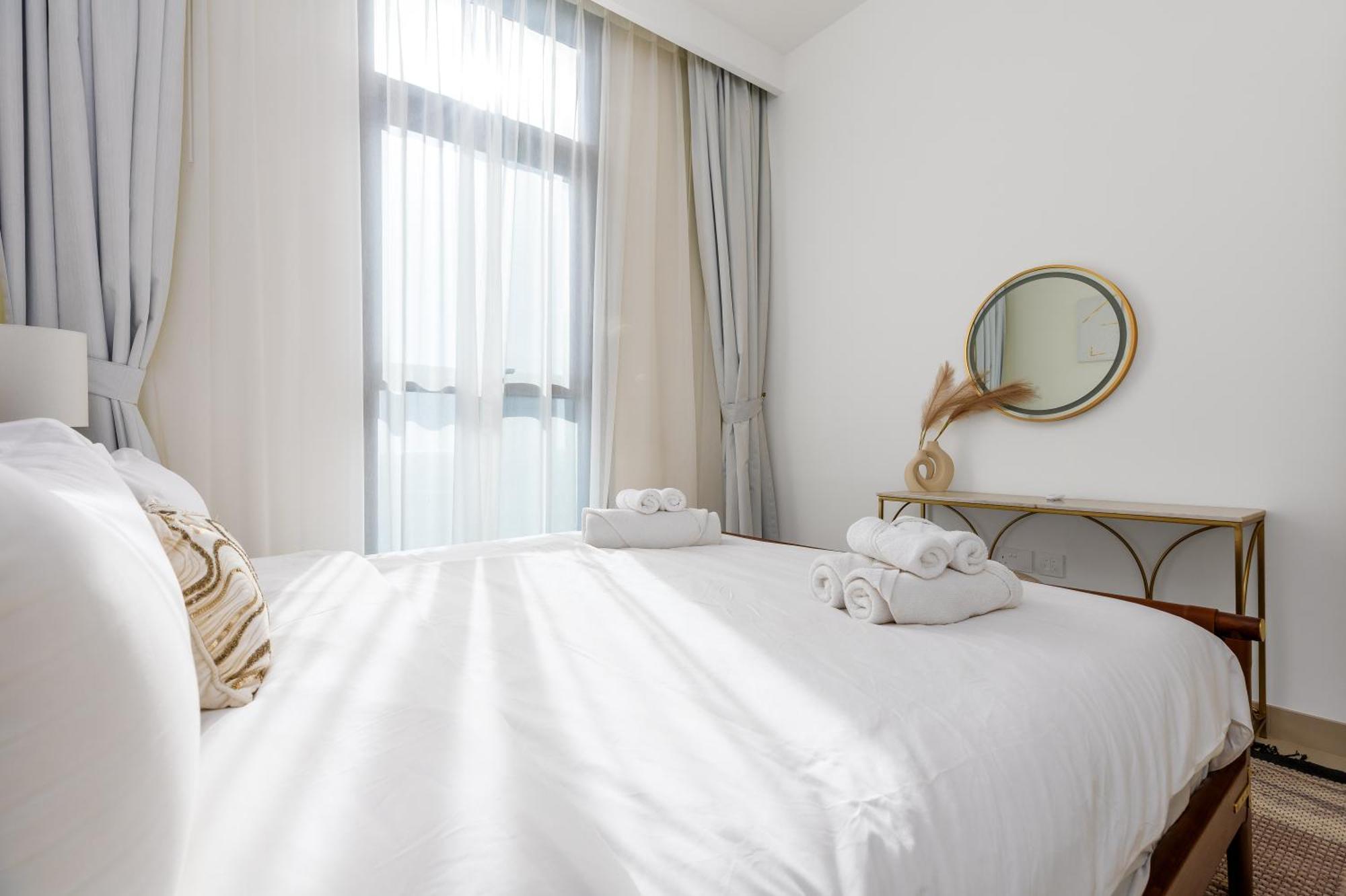 Waves Homes - Burj Crown Tower Apartment Dubai