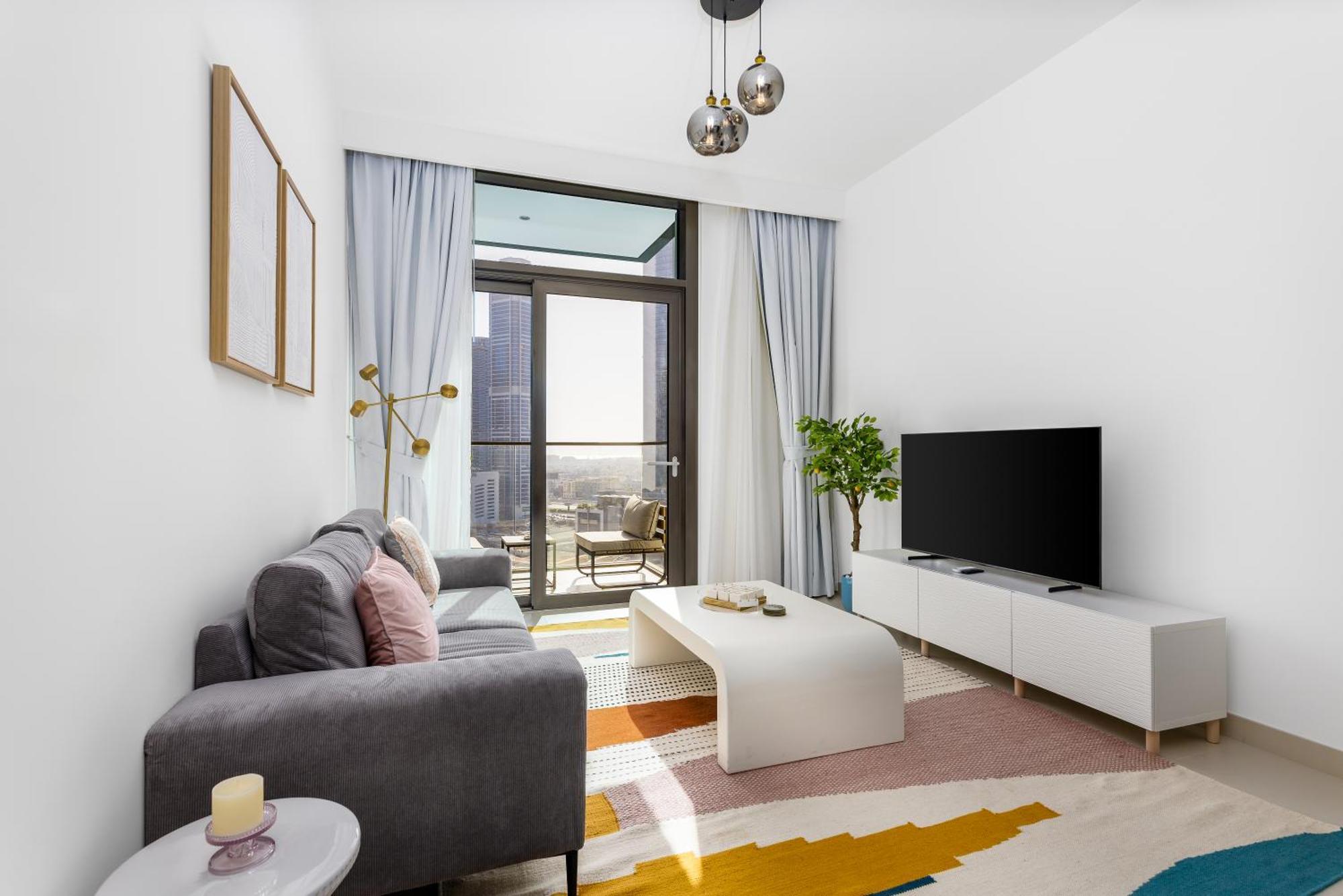 Waves Homes - Burj Crown Tower Apartment *