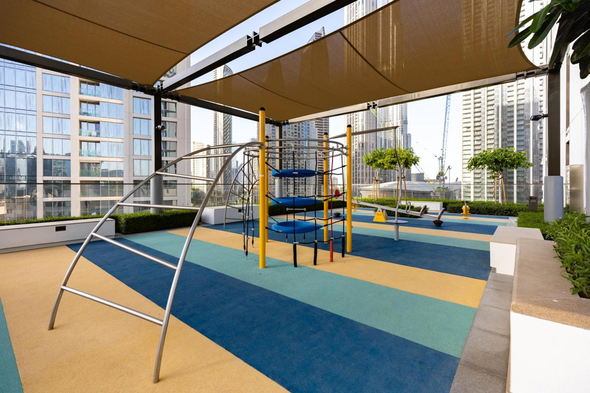 Waves Homes - Burj Crown Tower Apartment *