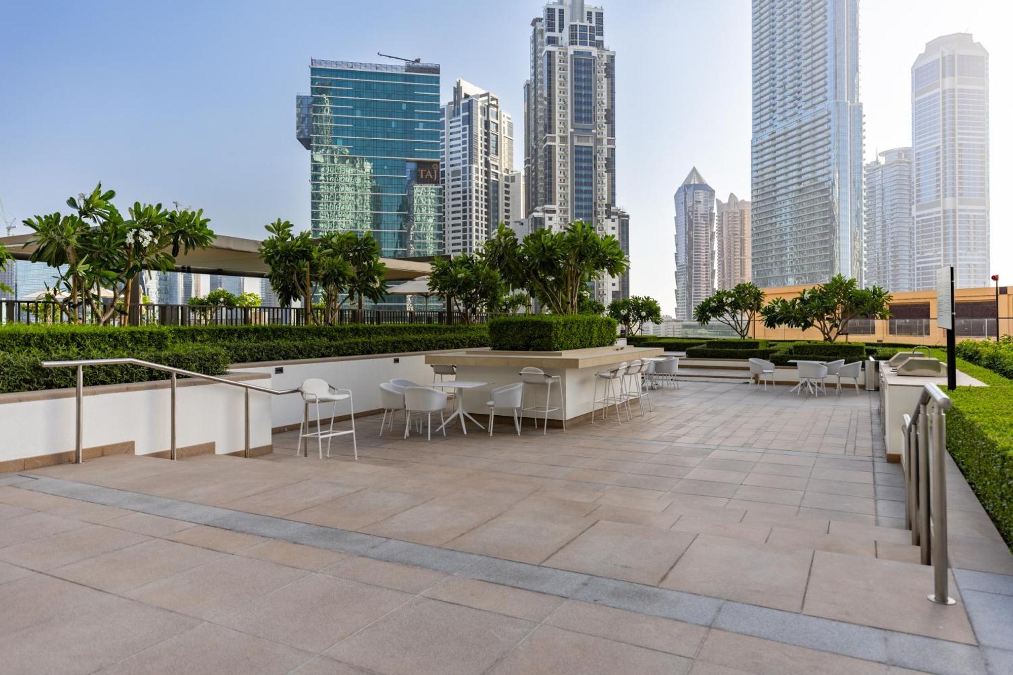 Waves Homes - Burj Crown Tower Apartment *