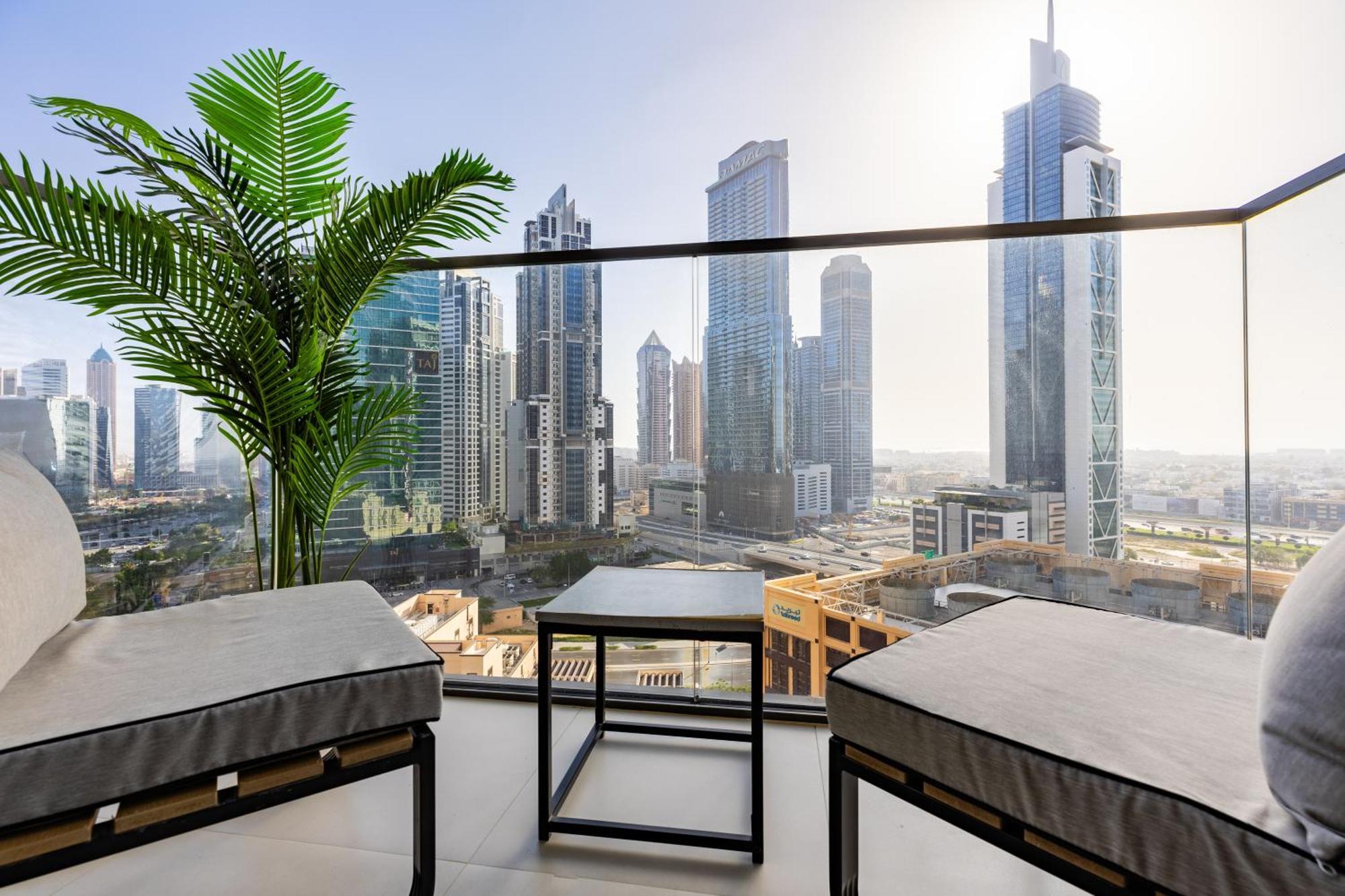 Waves Homes - Burj Crown Tower Apartment *