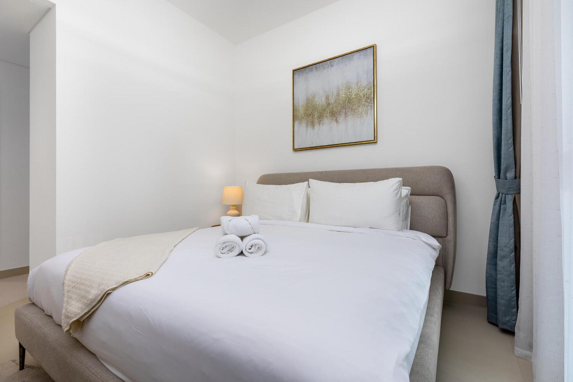 Apartment Waves Homes - Burj Crown Tower *
