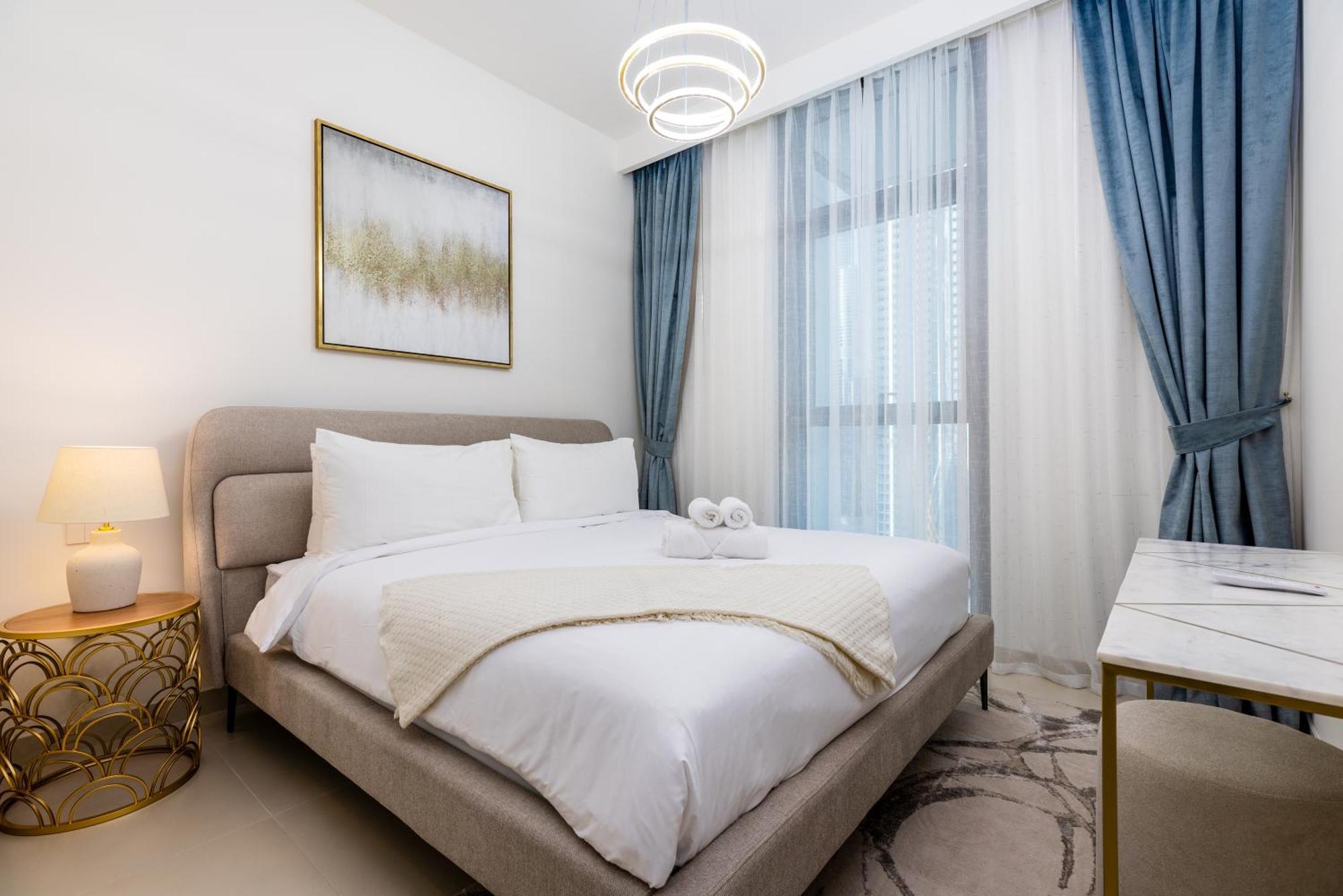 Waves Homes - Burj Crown Tower Apartment *