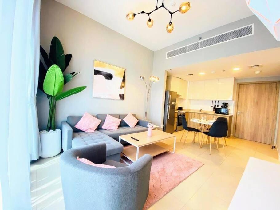 Holiday home 1019 Modern 1 Bedroom With Pool & Cinema Dubai