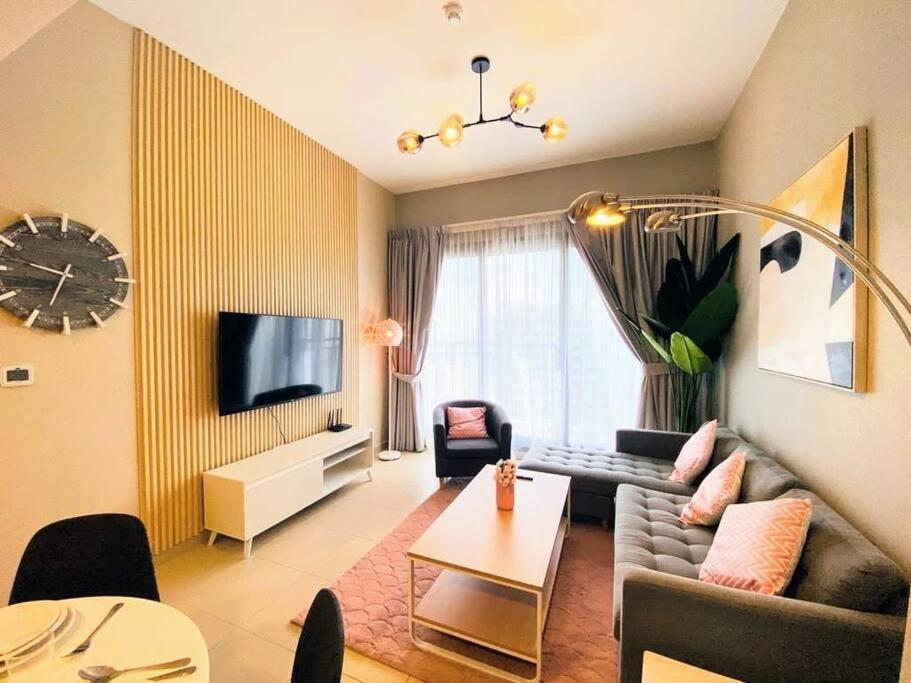 1019 Modern 1 Bedroom With Pool & Cinema Holiday home Dubai