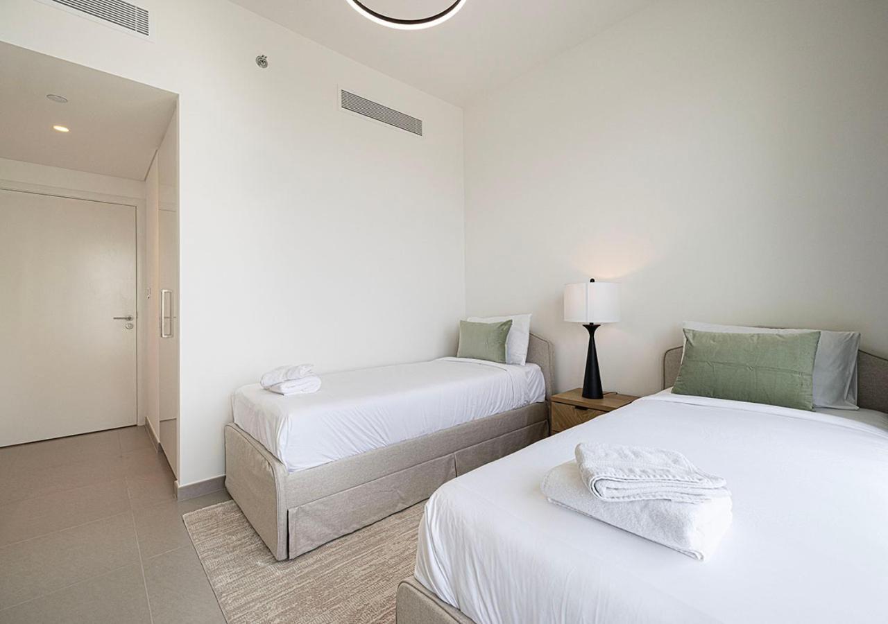 Luxury 2 Bedroom Apartment, 5 Mins To Mall With Amazing View In Downtown Views 2 Apartment