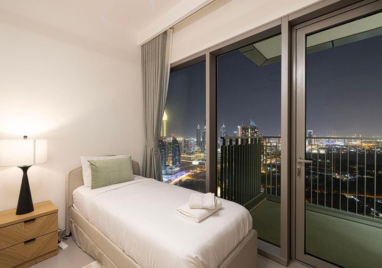 Luxury 2 Bedroom Apartment, 5 Mins To Mall With Amazing View In Downtown Views 2 Apartment *