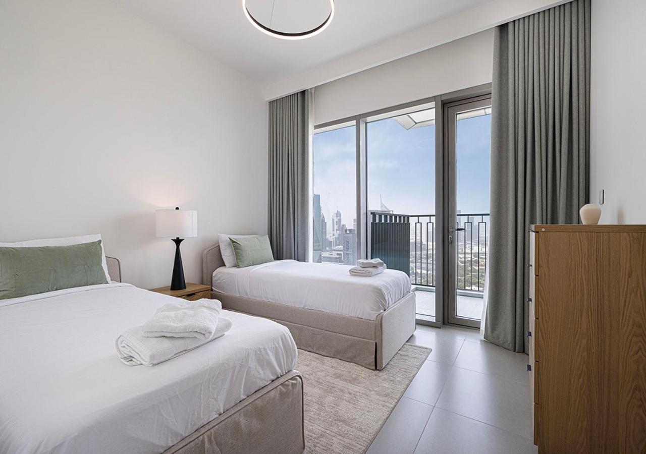 Luxury 2 Bedroom Apartment, 5 Mins To Mall With Amazing View In Downtown Views 2 Apartment