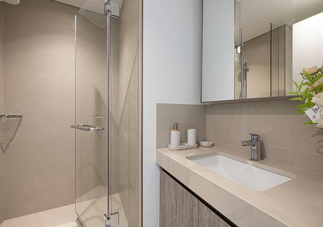 Apartment Luxury 2 Bedroom Apartment, 5 Mins To Mall With Amazing View In Downtown Views 2