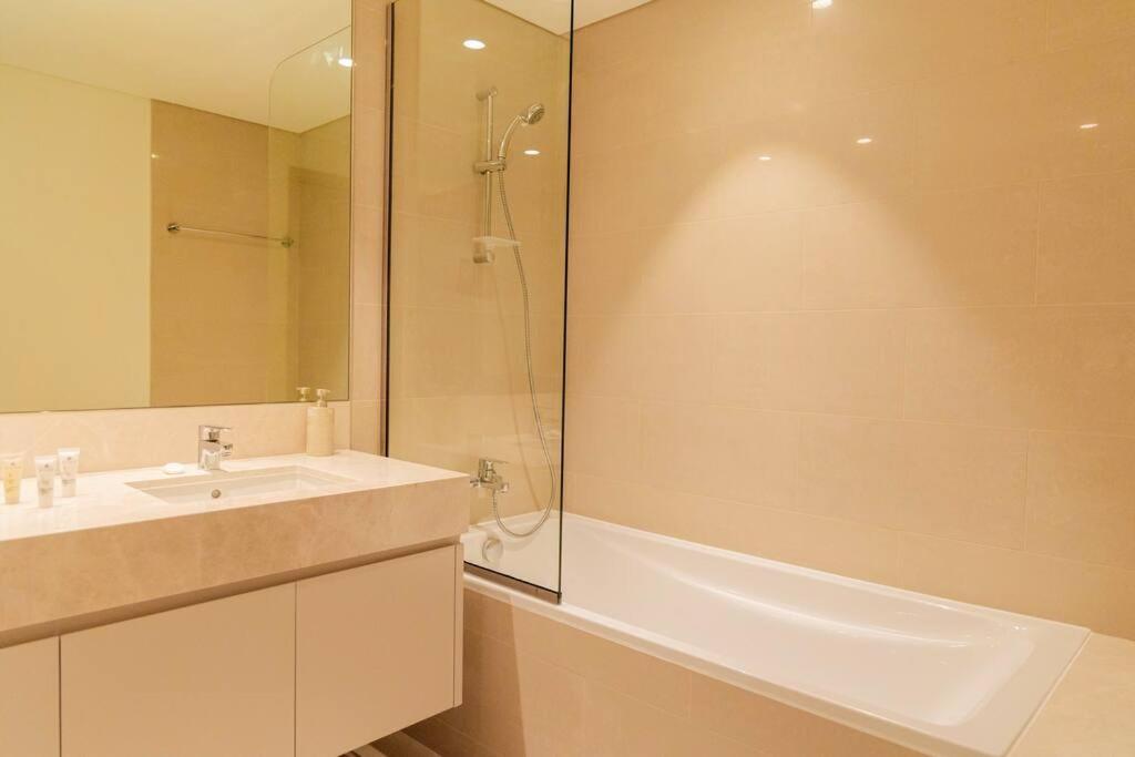 Burj & Fountain Views - Large For 12 Guests! *