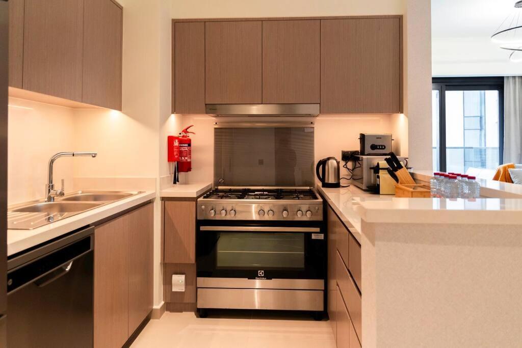 Burj & Fountain Views - Large For 12 Guests! Apartment Dubai
