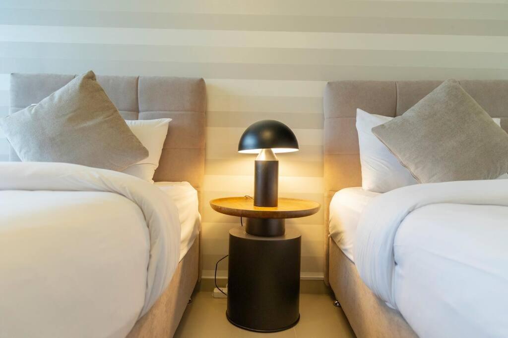 Apartment Burj & Fountain Views - Large For 12 Guests! Dubai