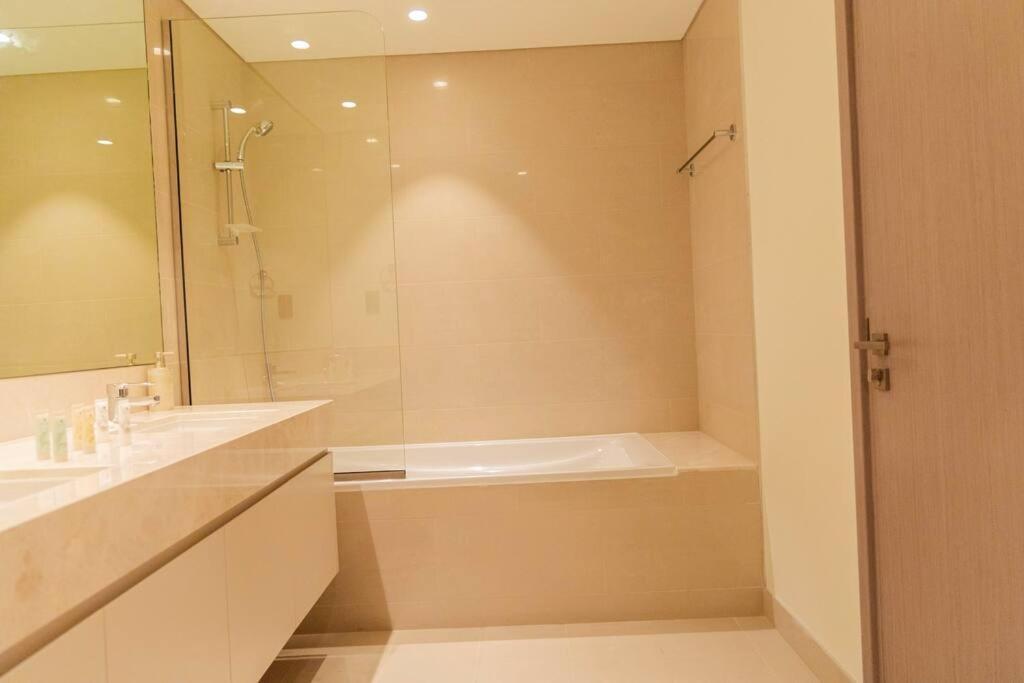 Burj & Fountain Views - Large For 12 Guests! Apartment