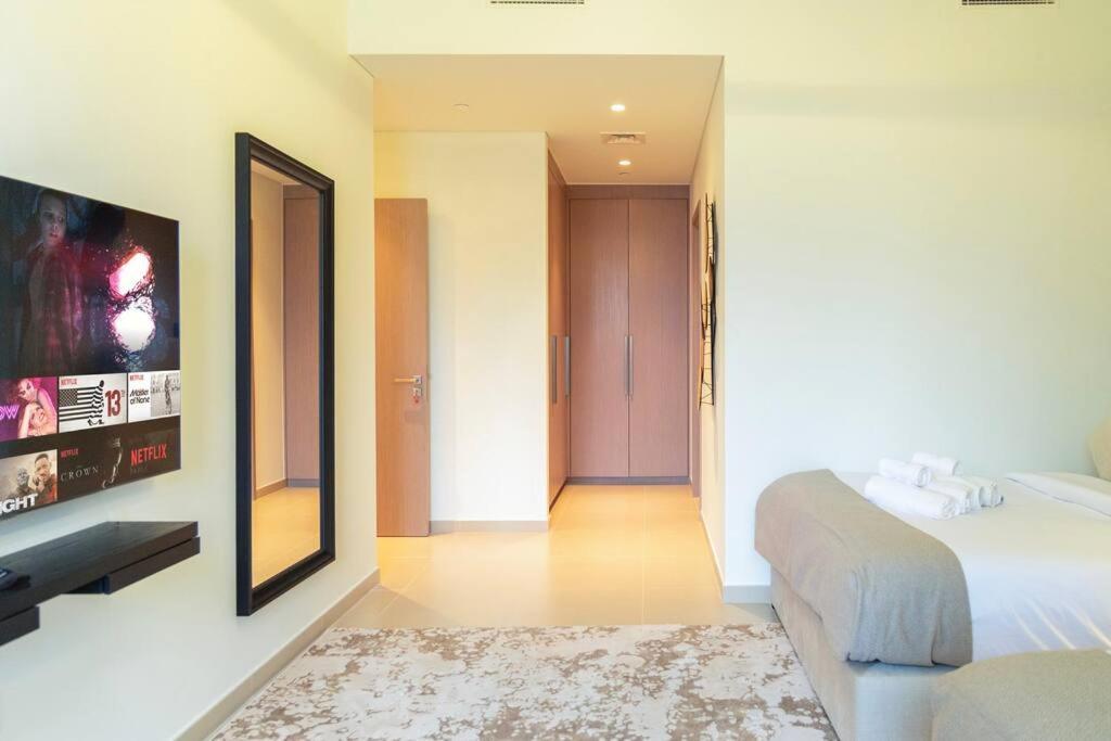 Apartment Burj & Fountain Views - Large For 12 Guests! Dubai