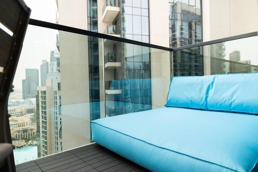 Burj & Fountain Views - Large For 12 Guests! * Dubai