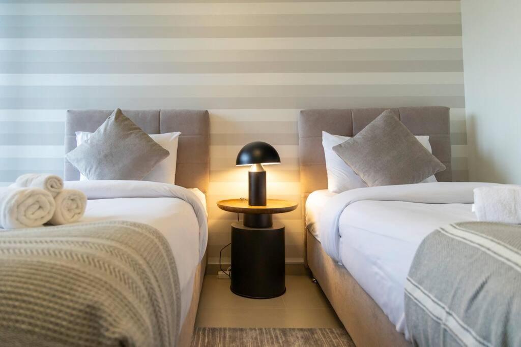 Burj & Fountain Views - Large For 12 Guests! Apartment *