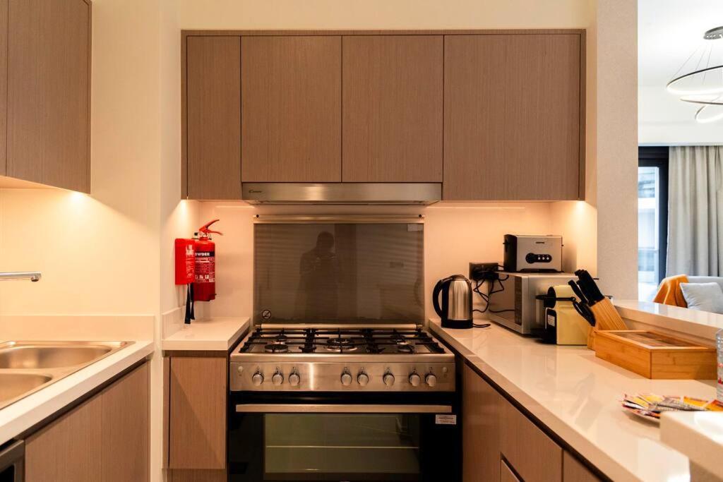 Burj & Fountain Views - Large For 12 Guests! Apartment Dubai