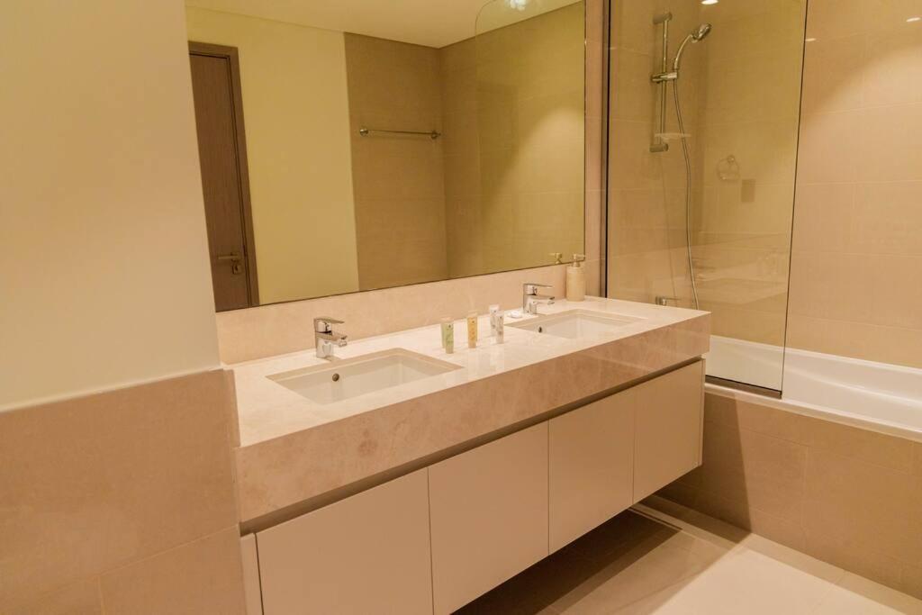 Burj & Fountain Views - Large For 12 Guests! Apartment *
