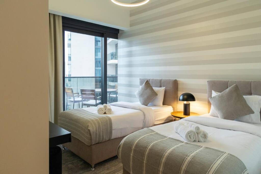Burj & Fountain Views - Large For 12 Guests! *