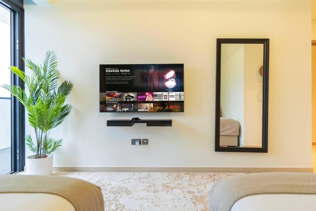 Burj & Fountain Views - Large For 12 Guests! * Dubai