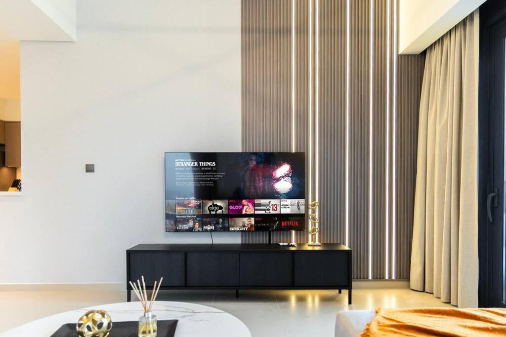Burj & Fountain Views - Large For 12 Guests! Dubai