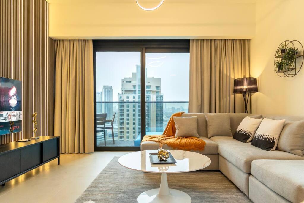 Burj & Fountain Views - Large For 12 Guests!