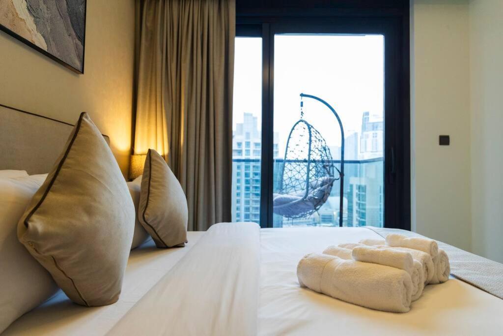 Burj & Fountain Views - Large For 12 Guests! *