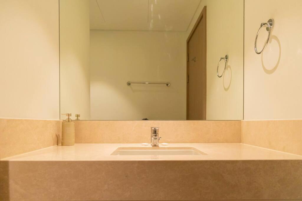 Burj & Fountain Views - Large For 12 Guests! Apartment *