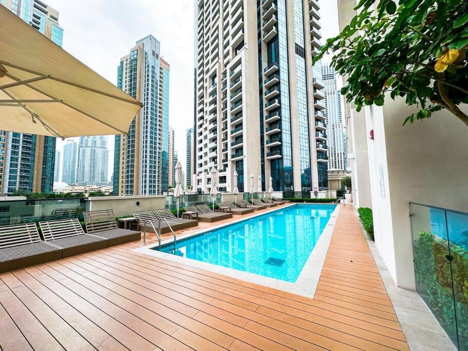 Burj & Fountain Views - Large For 12 Guests! *