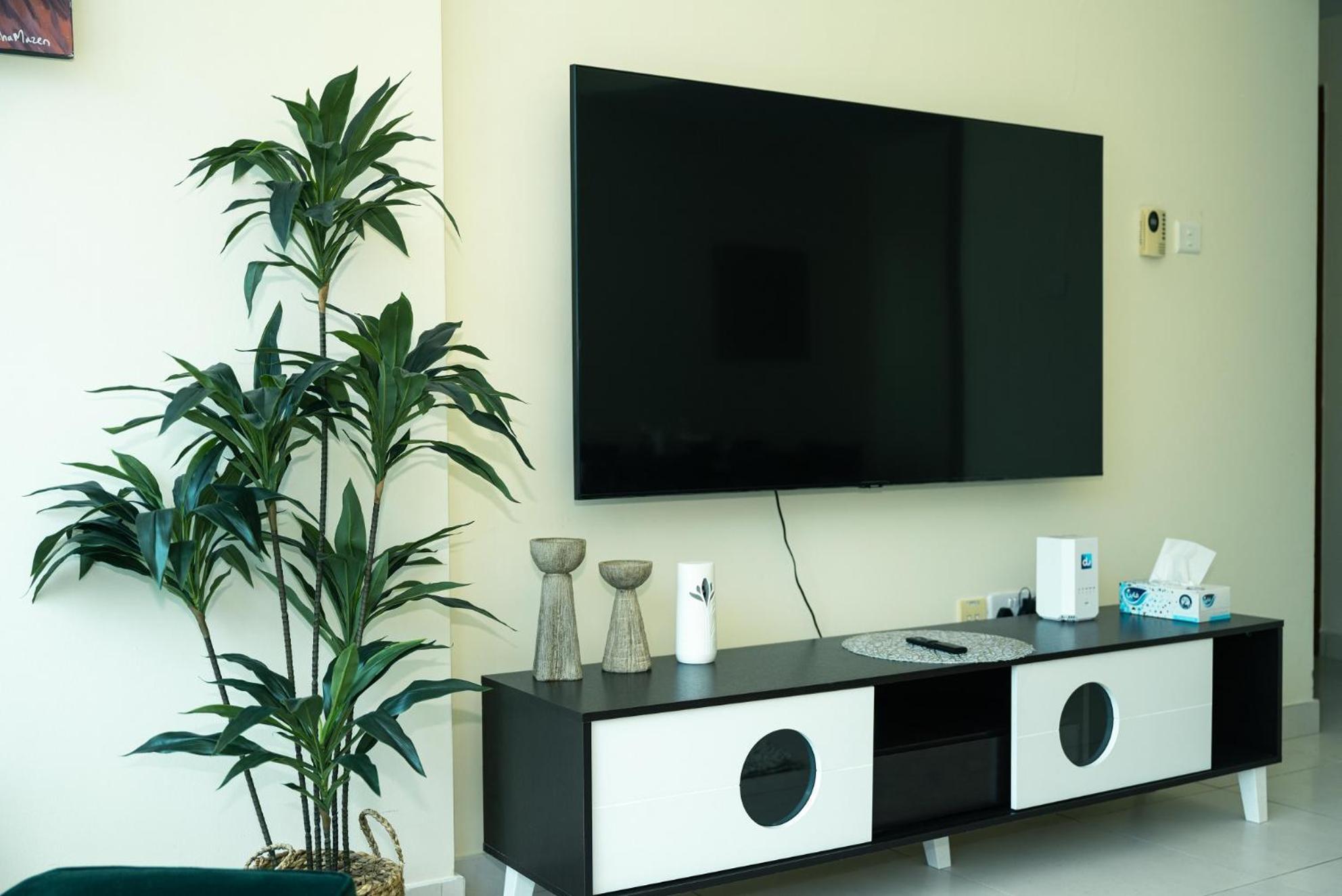 Marina View 2 Bedrooms Apartment-gladiolus-by Grand Vista Holiday home Dubai