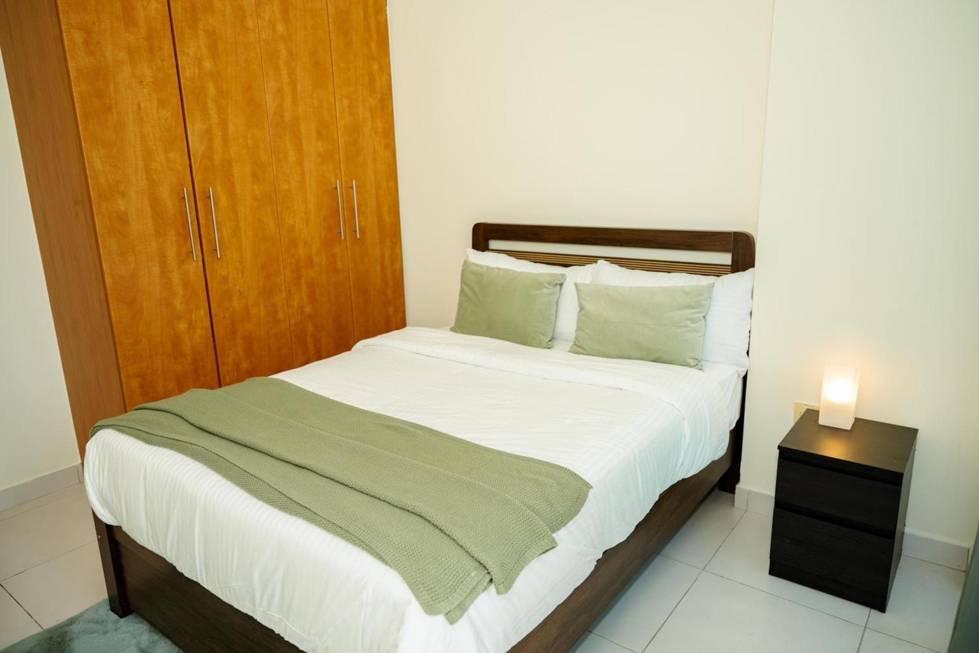 Marina View 2 Bedrooms Apartment-gladiolus-by Grand Vista Holiday home Dubai