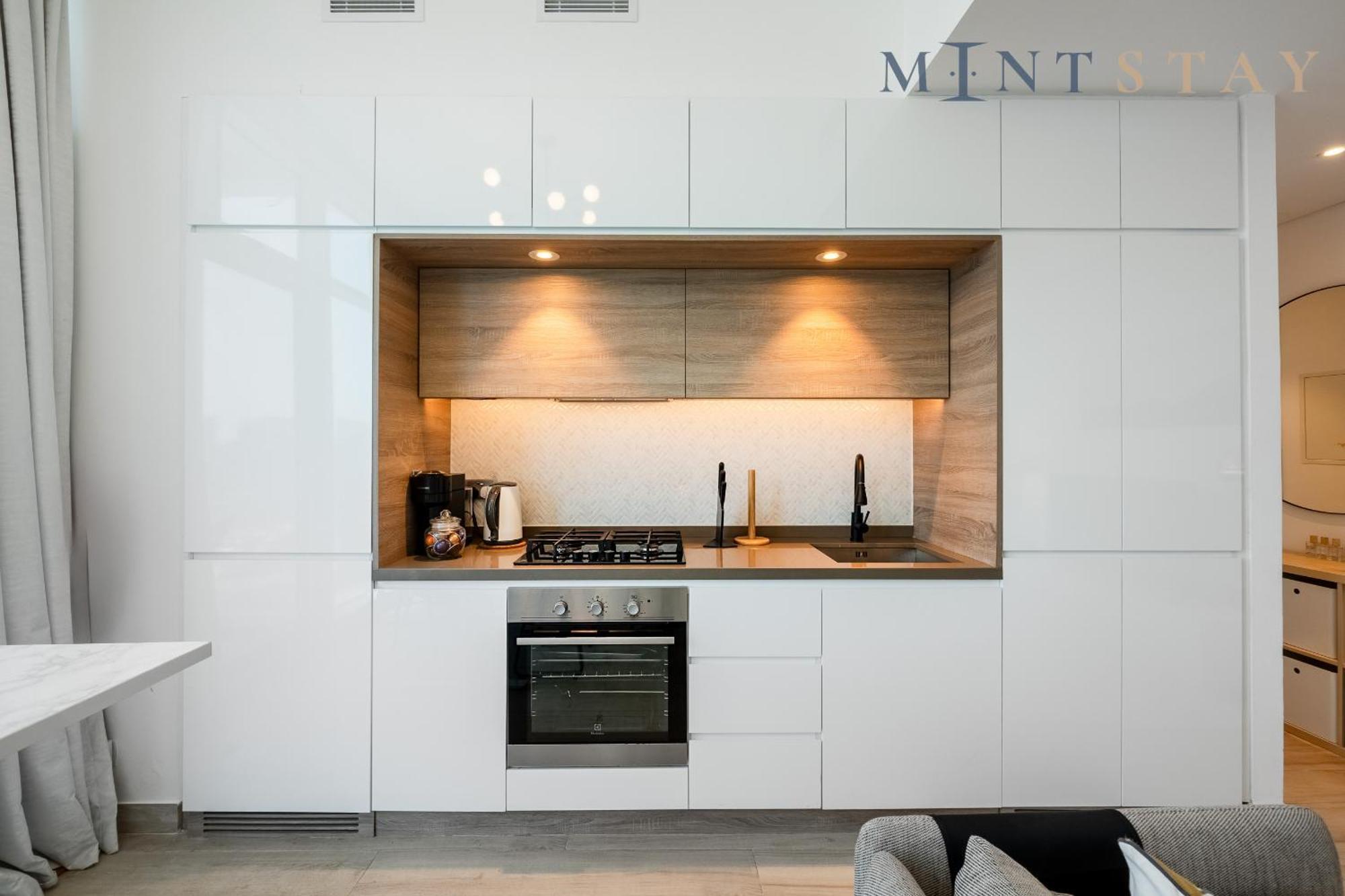 One, Marina - Mint Apartment Dubai