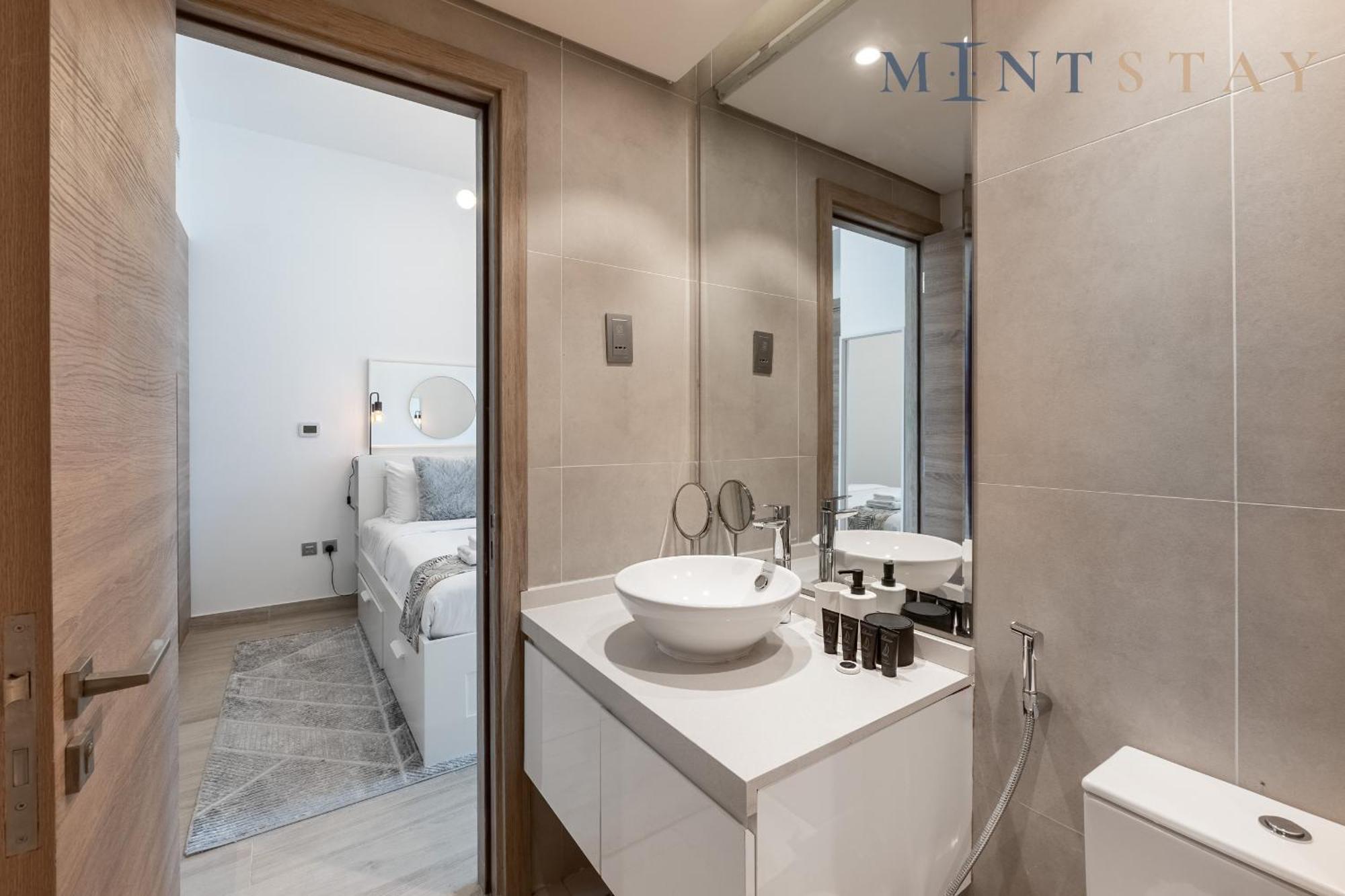 One, Marina - Mint Apartment Dubai