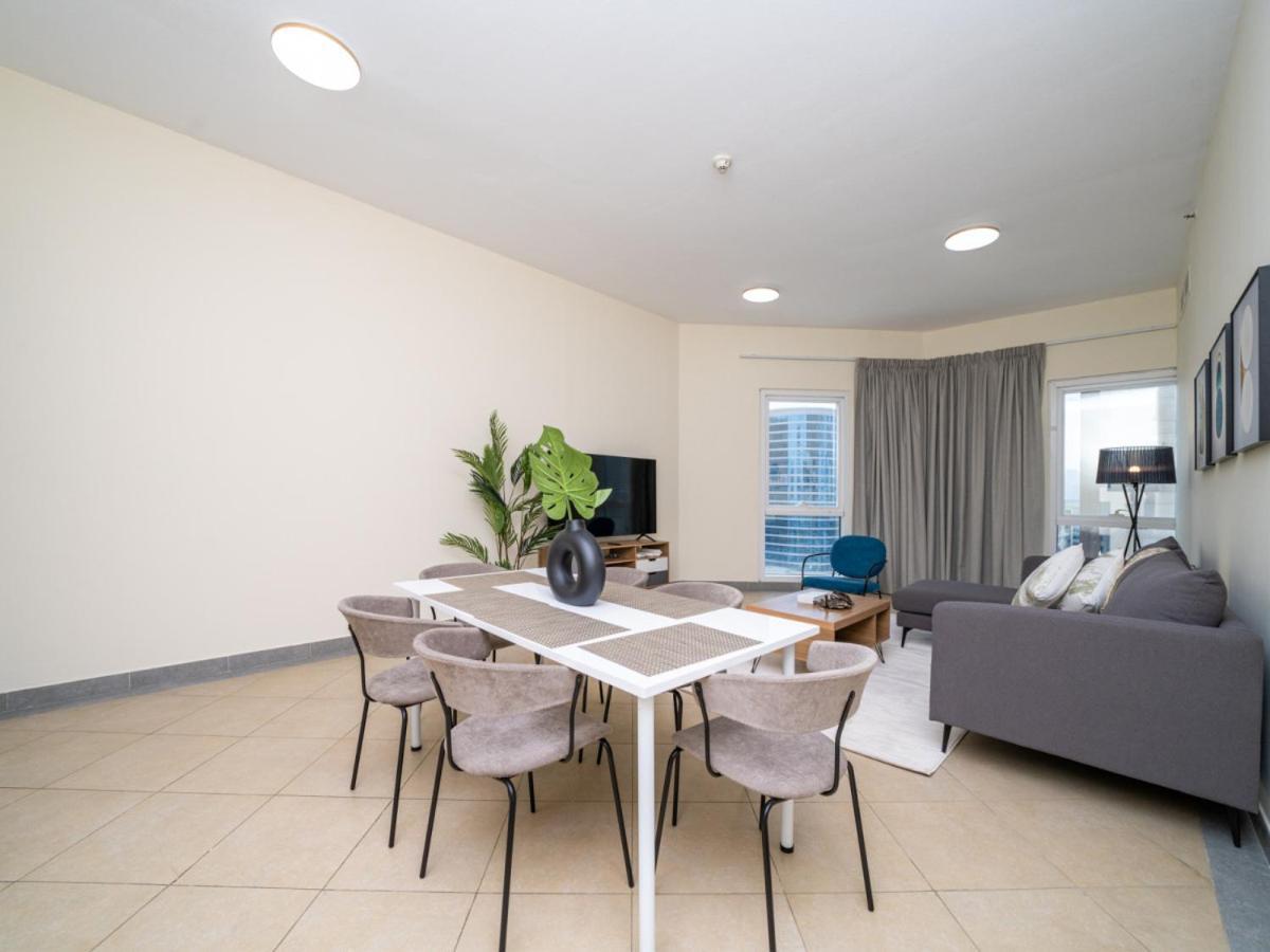 Spacious 2 Bedroom In Tecom Apartment *